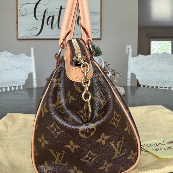 Louis Vuitton Tivoli PM - Picture 8 of 16